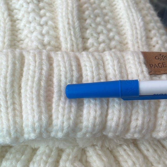 Page One Beanie Women with Furry Pom Pom Cream Color - Picture 11 of 11